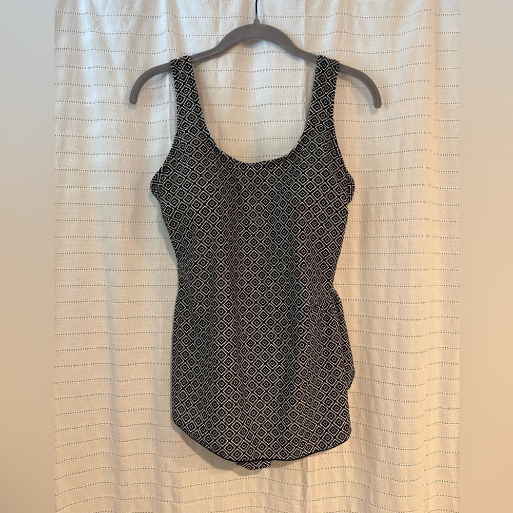 Shore Shapes Black and White Geometric Women's One-Piece Swimsuit Size 12